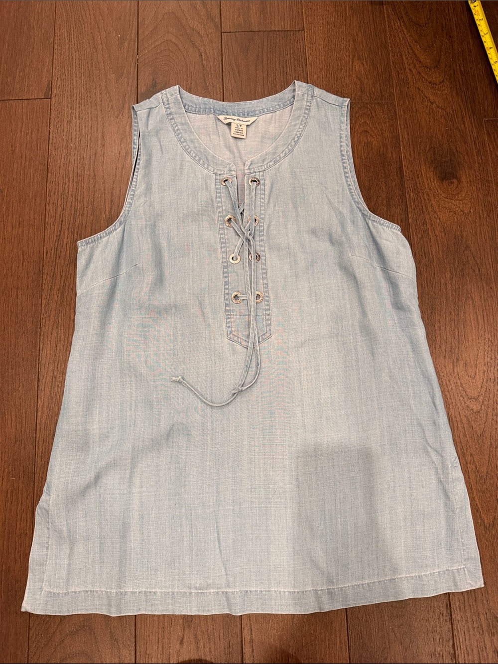 Tommy Bahama Light Blue Lace-Up Sleeveless Chambray Tank Size Small - C4-104